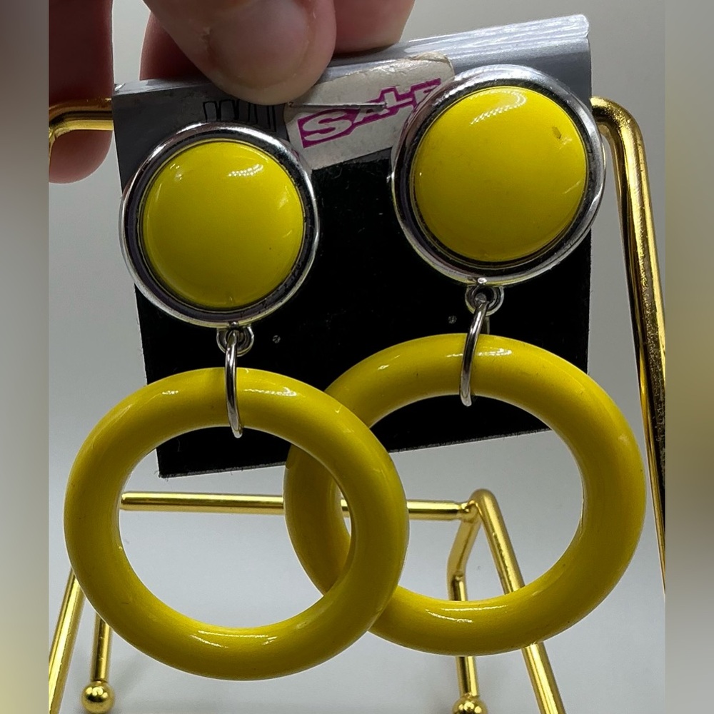 A Rare Vintage Pair Of The Wild Pair Wild Things 90’s Dangle Clip On Earrings